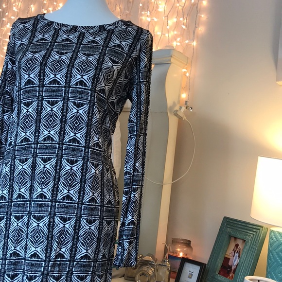 Long top black and white - Picture 3 of 3